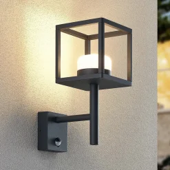 Lucande Timio udendørs væglampe, uplight, sensor, GX53, IP44
