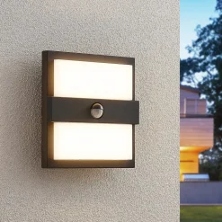 Lucande udendørs LED-væglampe Gylfi, 20 cm, sort, sensor