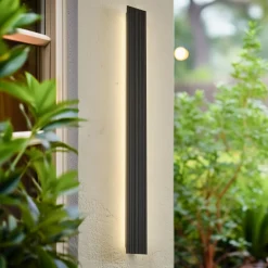 Lucande udendørs LED-væglampe Melira, højde 100 cm, antracit