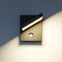 Lucande udendørs LED-væglampe Silvan, antracit, sensor, IP54