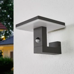Lucande udendørs LED-væglampe Olesia, 15 cm, sensor, IP54