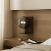 Lucande væglampe Veloura, højde 30 cm, glas, træ, USB