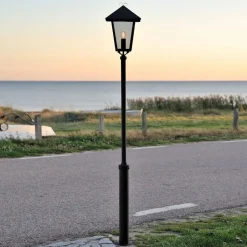 Moderne lygtepæl 