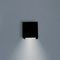 Newgarden LED-væglampe Box 8, sort, 7,5x7,5cm