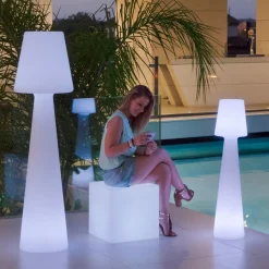 Newgarden Lola LED-gulvlampe, genopladeligt batteri, højde 110 cm