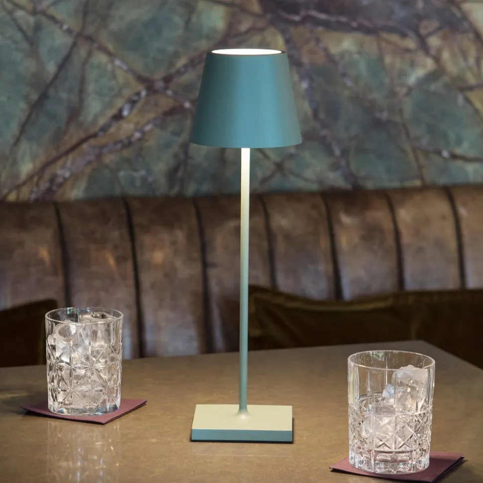 Nuindie LED genopladelig bordlampe, USB-C, salviegrøn, IP54, dæmpbar