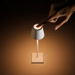 Nuindie pocket LED genopladelig bordlampe, beige, IP54, dæmpbar