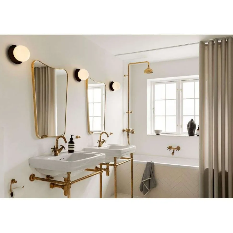 Nuura væglampe Liila 1, Ø 16 cm, IP44, sort/opal