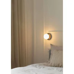 Nuura væglampe Liila 1, Ø 14 cm, IP44 , sort/opal