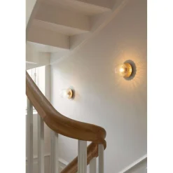 Nuura væglampe Liila 1, IP44, Ø 14 cm, guld/klar