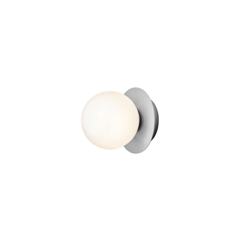 Nuura væglampe Liila 1 IP44, Ø 14 cm, sølv/opal