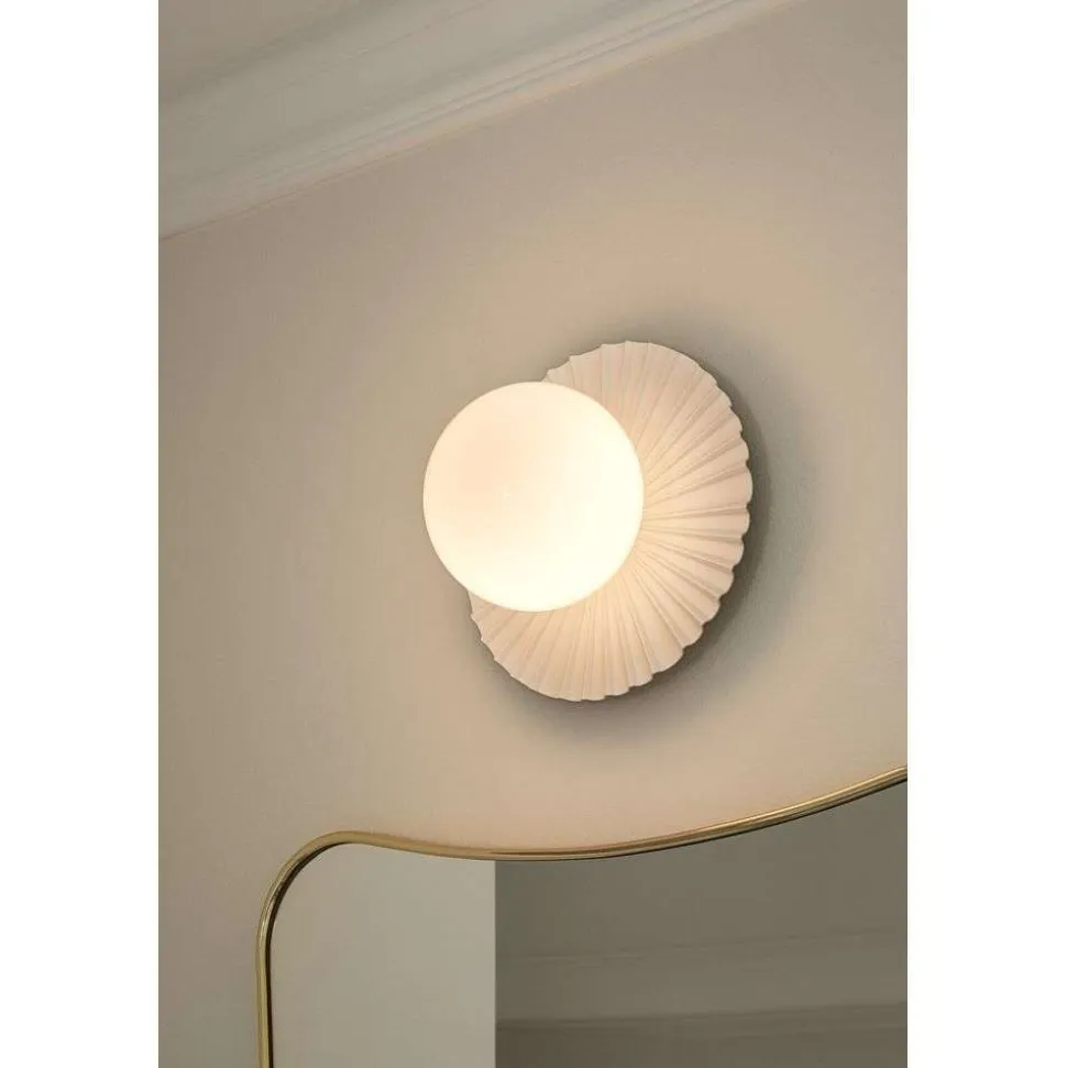 Nuura væglampe Liila Muuse, Ø 20 cm IP44, hvid/opal