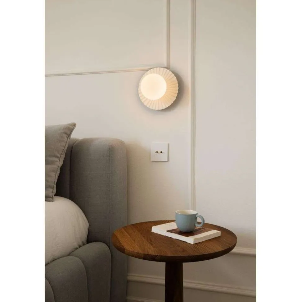 Nuura væglampe Liila Muuse, Ø 20 cm IP44, hvid/opal