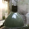 Olivengrøn Frisk pendellampe i industridesign