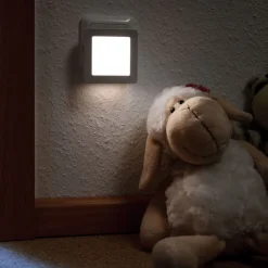 Paulmann Esby LED-natlampe, stikkontakt, kantet