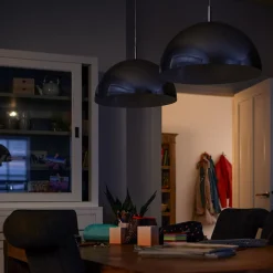 Philips E27 LED-pære, dag/nat-sensor 7,5 W 2.700 K