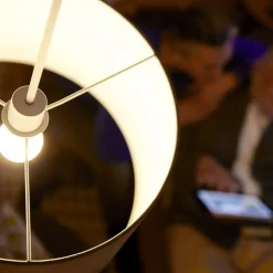 Philips E27 LED-pære, dag/nat-sensor 7,5 W 2.700 K