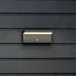 Philips LED udendørs væglampe Bustan UE, sensor, 2.700 K