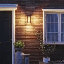 Philips LED-udendørs væglampe Geri UE Sensor, kantet, IP44