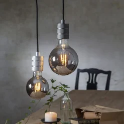 Plain Smoke E27 LED-globepære 1,8 W 2.100K Ø 95mm