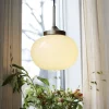 PR Home Hængelampe Elsy, messingfarvet, glas creme, stik