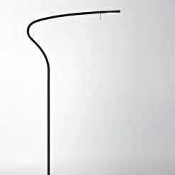 Prandina Paraph F3 dimm LED-gulvlampe, sort