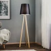 Quitani trebenet gulvlampe Jata, træchintz, sort