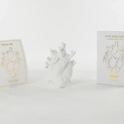 SELETTI Love in Bloom-vase, hvid, hjerteformet, porcelæn