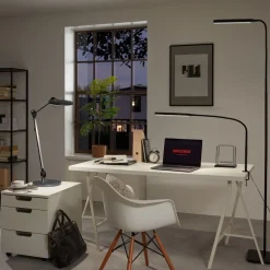 Servo LED-gulvlampe, kan dæmpes, CCT, sort