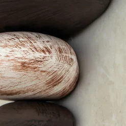 Stenimitation: den beige-brune væglampe LITICA