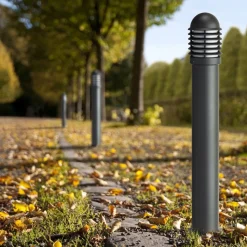 Stibelysning 1041 i støbt aluminium med lameller, højde 100 cm