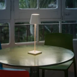 Toc LED-bordlampe med USB-oplader, IP54, hvid