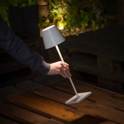 Toc LED-bordlampe med USB-oplader, IP54, hvid