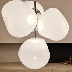 Tom Dixon LED-lysekrone Melt Chandelier opal/kromfarvet