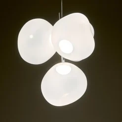 Tom Dixon LED-lysekrone Melt Chandelier opal/kromfarvet