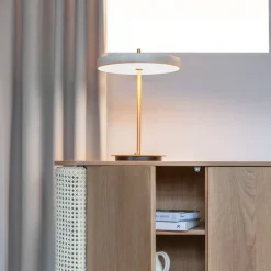 UMAGE LED-bordlampe Asteria Table, USB, perlehvid/messing