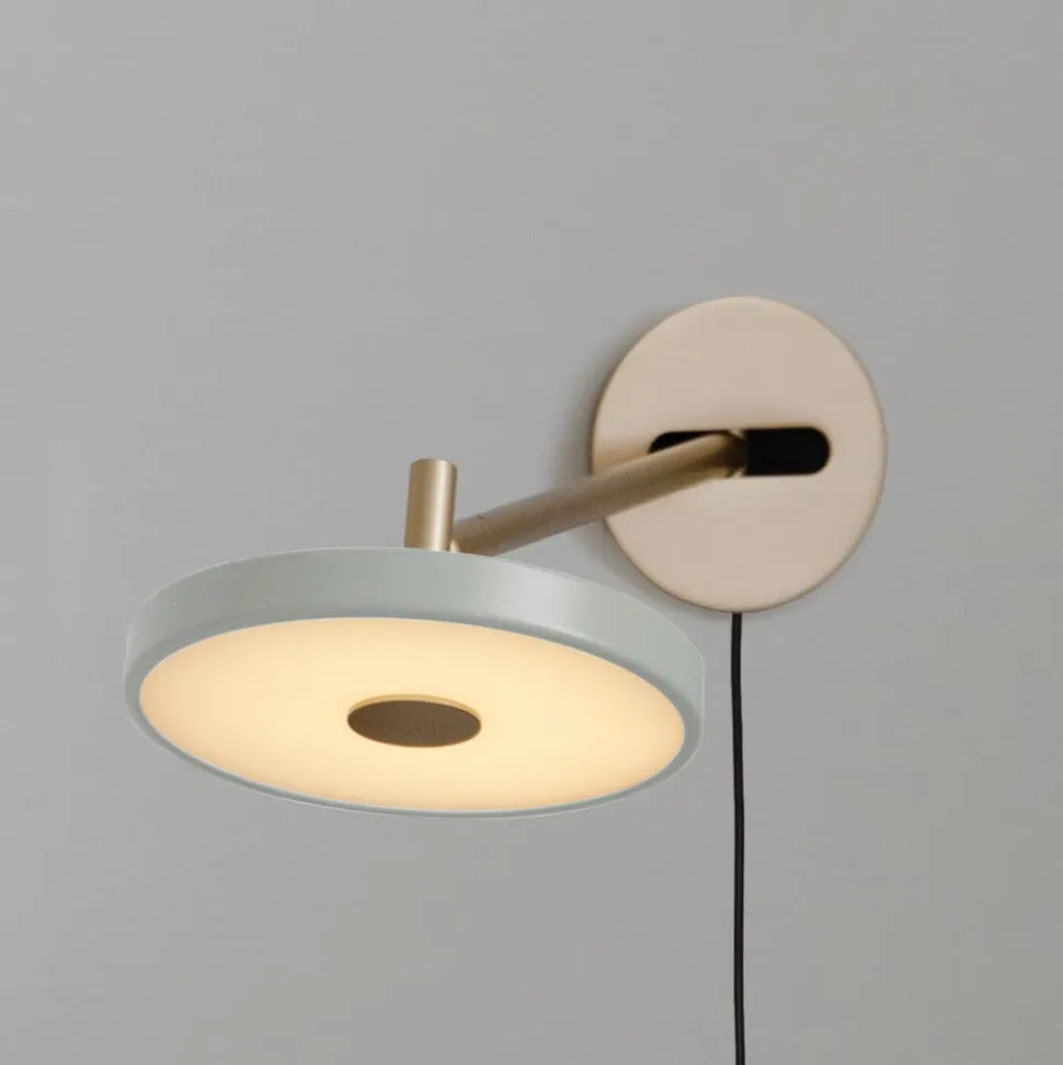 UMAGE LED-væglampe Asteria Long, lysegrøn, 42 cm, stik