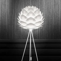 UMAGE Silvia medium gulvlampe, tre ben, hvid