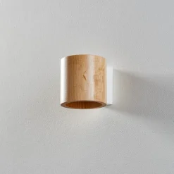 Væglampe Ara som cylinder i træ