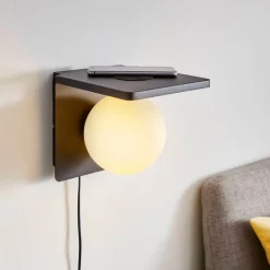 Væglampe Ciglie med QI-ladefunktion