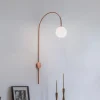 Væglampe Una, metal, glas, koralrød