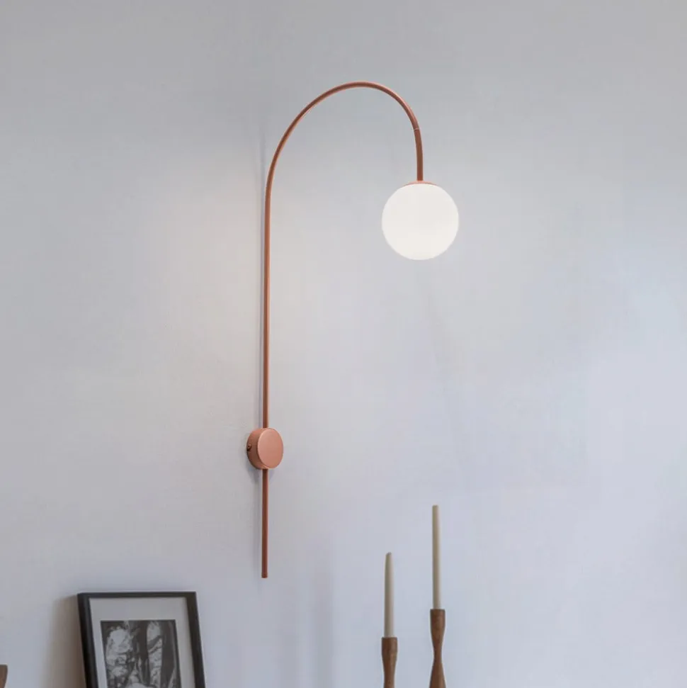 Væglampe Una, metal, glas, koralrød