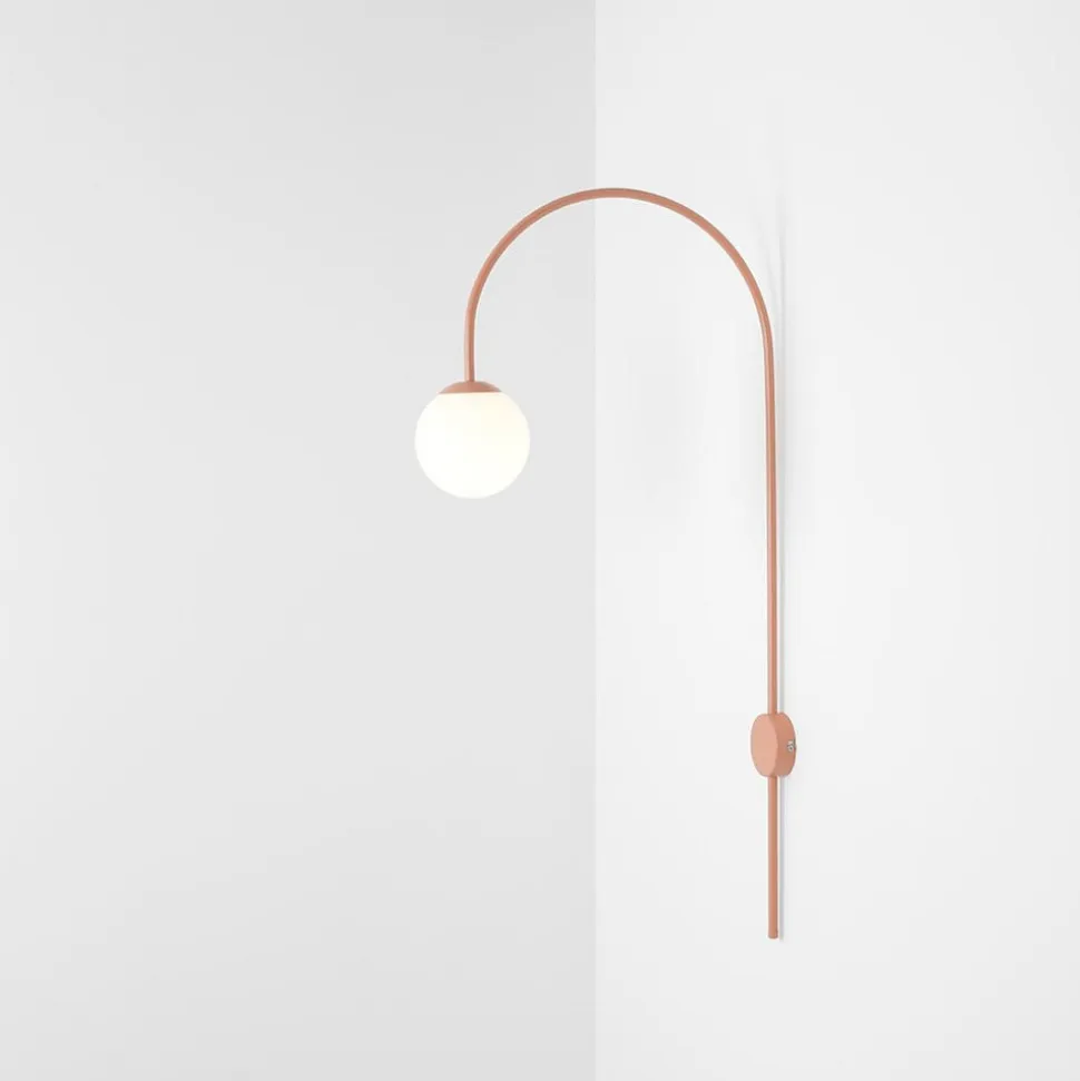 Væglampe Una, metal, glas, koralrød
