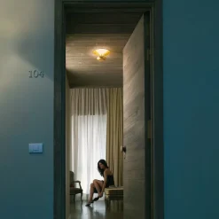 Vibia LED-loftslampe Funnel, hvid, aluminium, Ø 35 cm, 2.700K